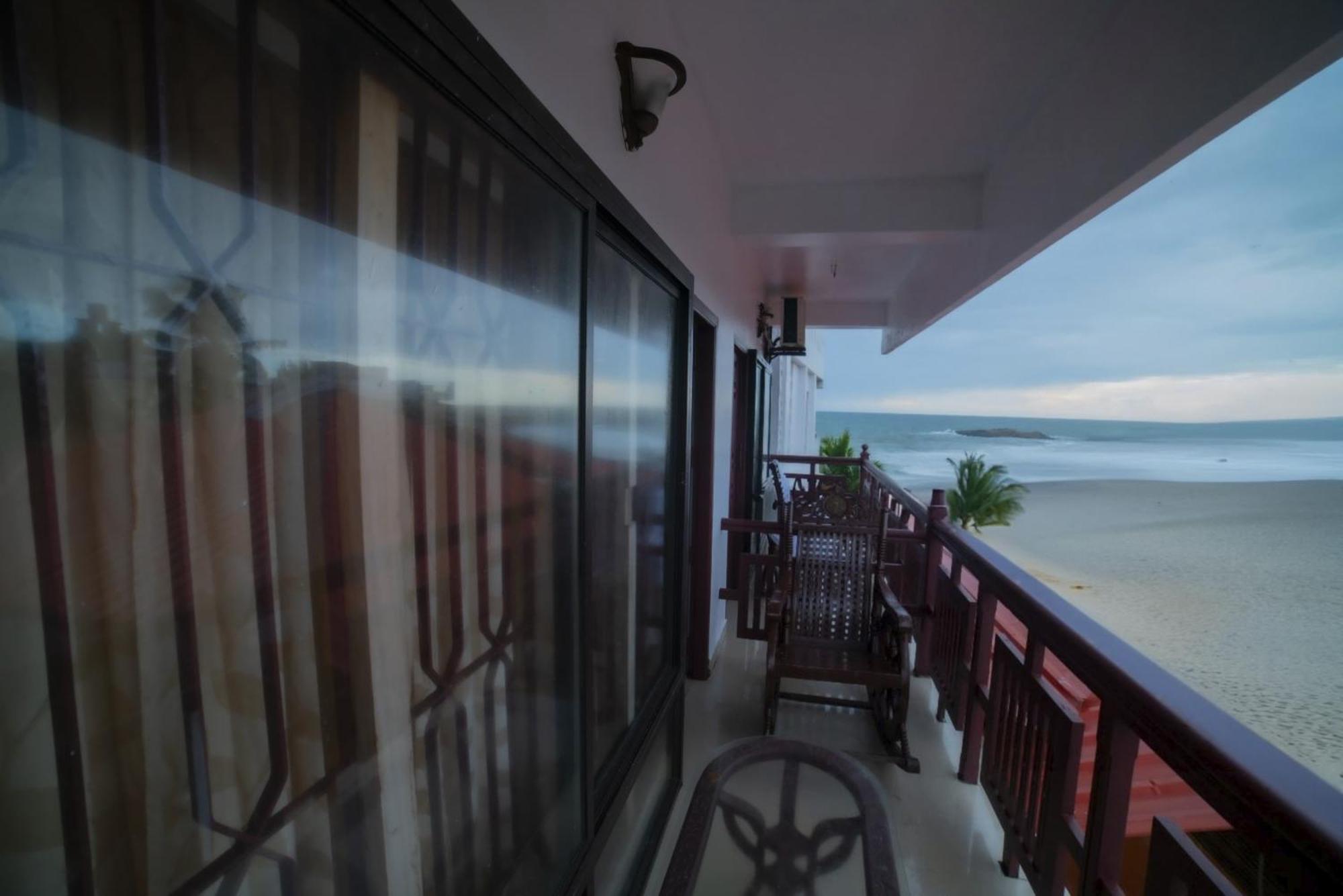 Tippys Beach Resort Kovalam Esterno foto